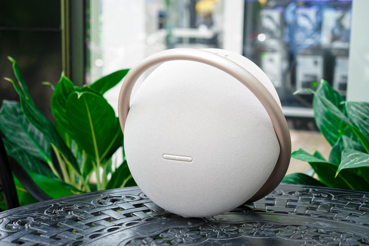 Loa Bluetooth Harman Kardon Onyx Studio 8